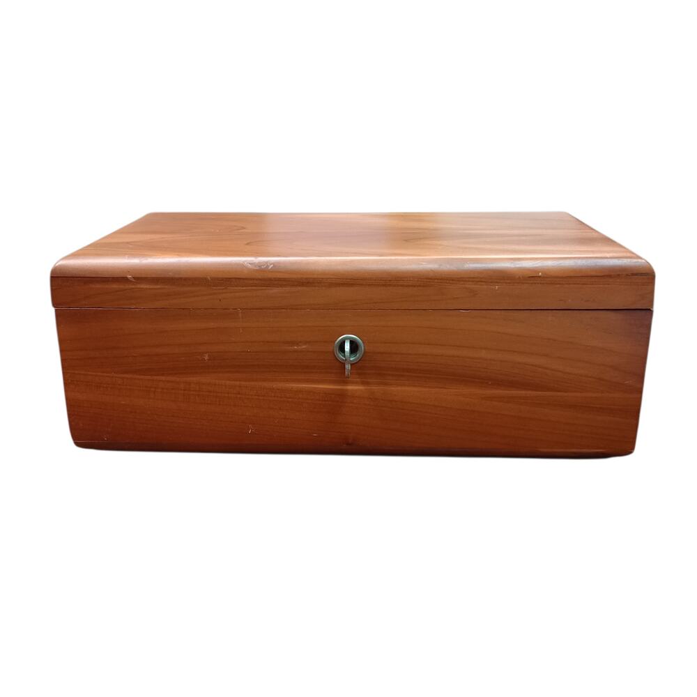 Cedar Chest Salesman Sample Box Lane Wilmar Furniture Ohio WITH KEY